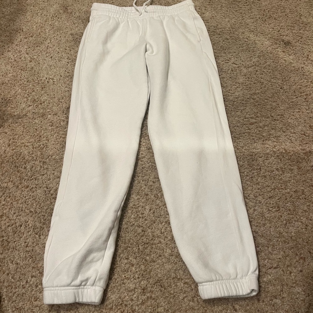White aritzia sweatpants